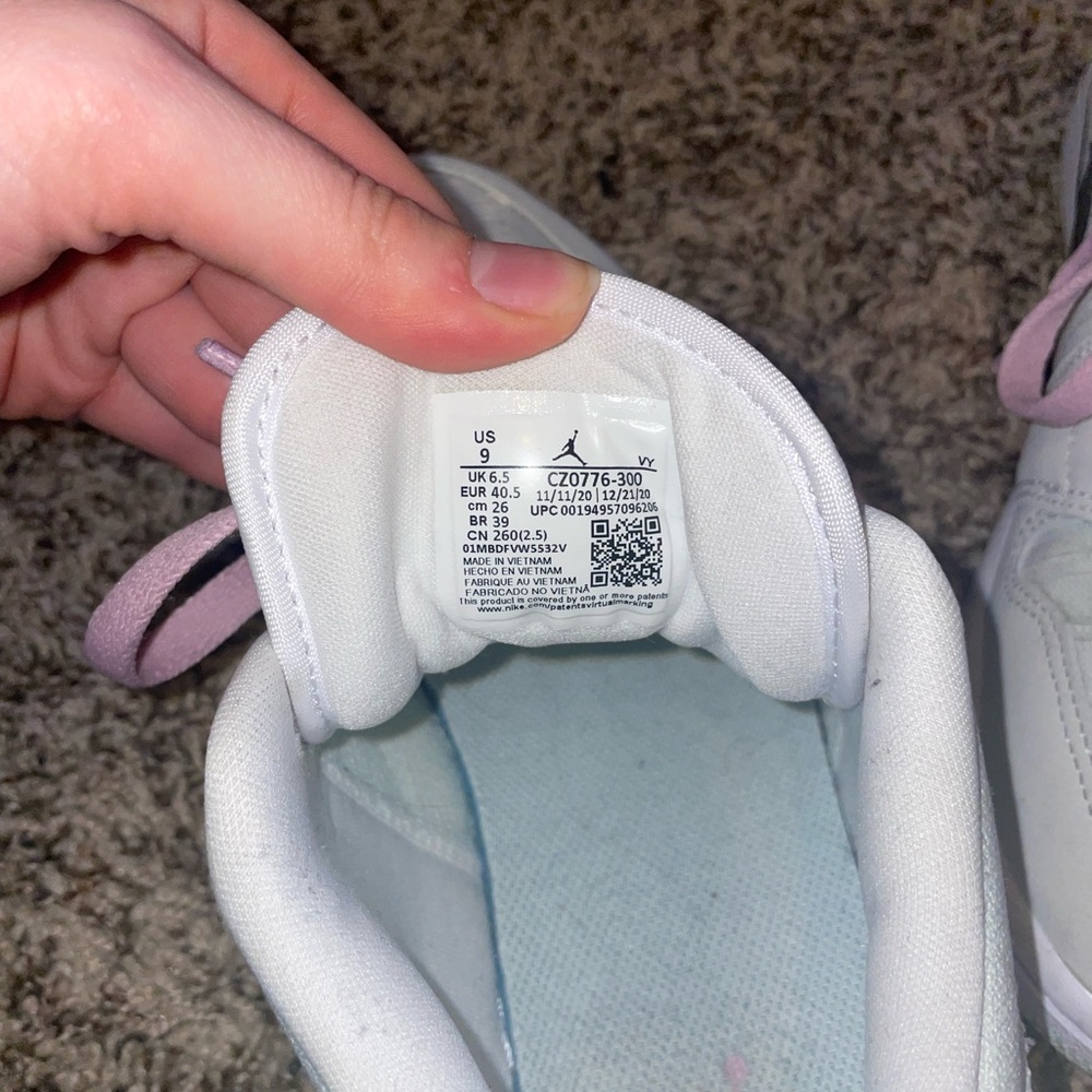 Women’s Air Jordan 1 Low SE ‘Barely Green’ - Picture 6 of 9